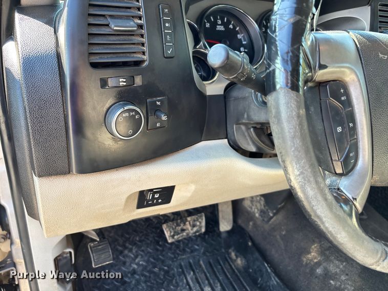 image for item DU1424 2007 Chevrolet Silverado 2500HD Crew Cab pickup truck