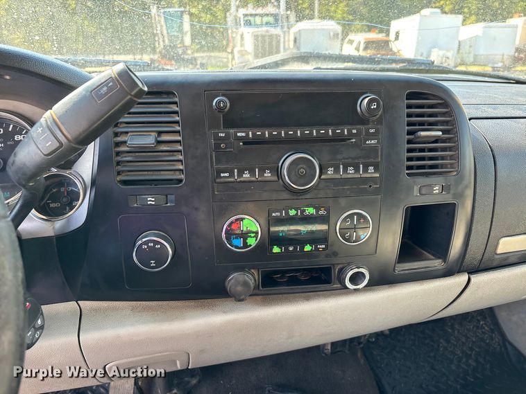 image for item DU1424 2007 Chevrolet Silverado 2500HD Crew Cab pickup truck