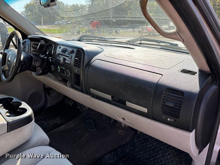 image for item DU1424 2007 Chevrolet Silverado 2500HD Crew Cab pickup truck