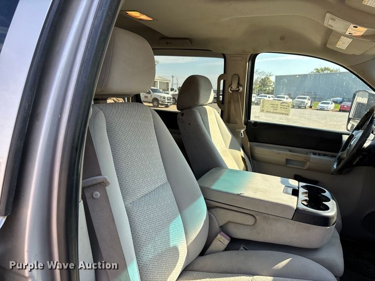 image for item DU1424 2007 Chevrolet Silverado 2500HD Crew Cab pickup truck