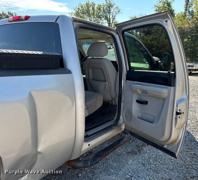 image for item DU1424 2007 Chevrolet Silverado 2500HD Crew Cab pickup truck