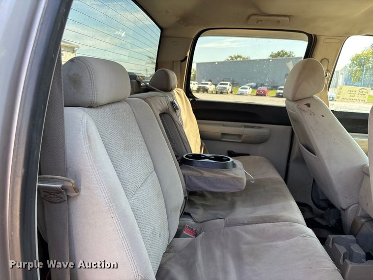 image for item DU1424 2007 Chevrolet Silverado 2500HD Crew Cab pickup truck