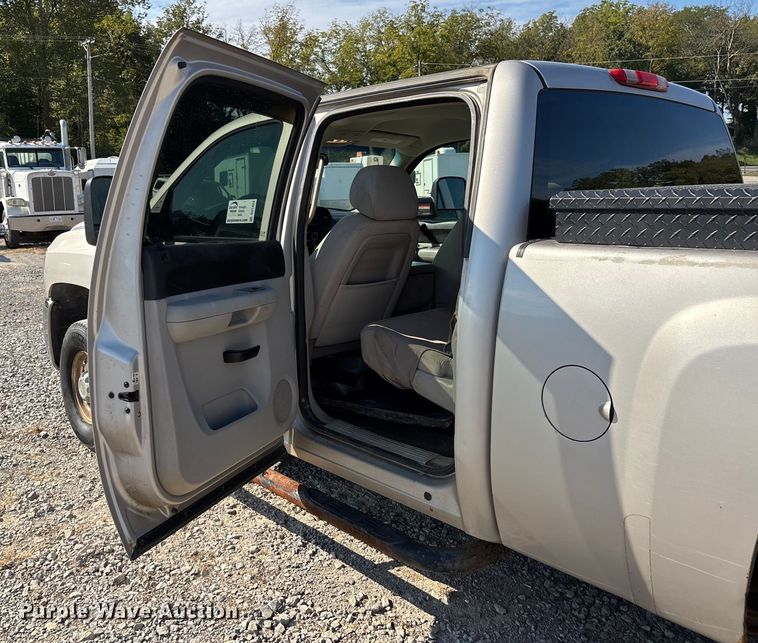 image for item DU1424 2007 Chevrolet Silverado 2500HD Crew Cab pickup truck