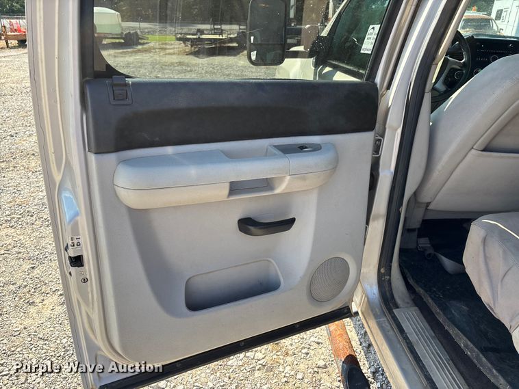 image for item DU1424 2007 Chevrolet Silverado 2500HD Crew Cab pickup truck