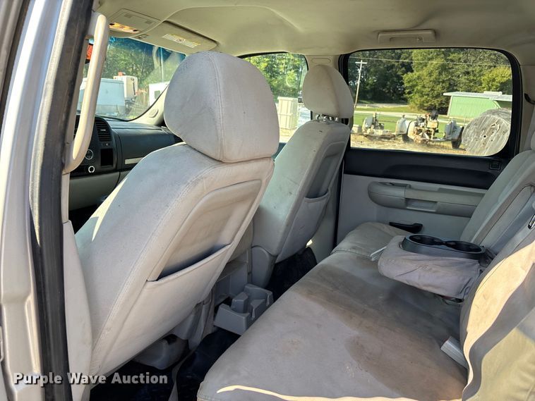 image for item DU1424 2007 Chevrolet Silverado 2500HD Crew Cab pickup truck