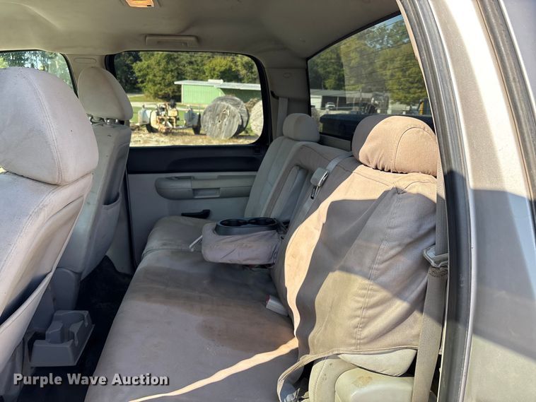 image for item DU1424 2007 Chevrolet Silverado 2500HD Crew Cab pickup truck