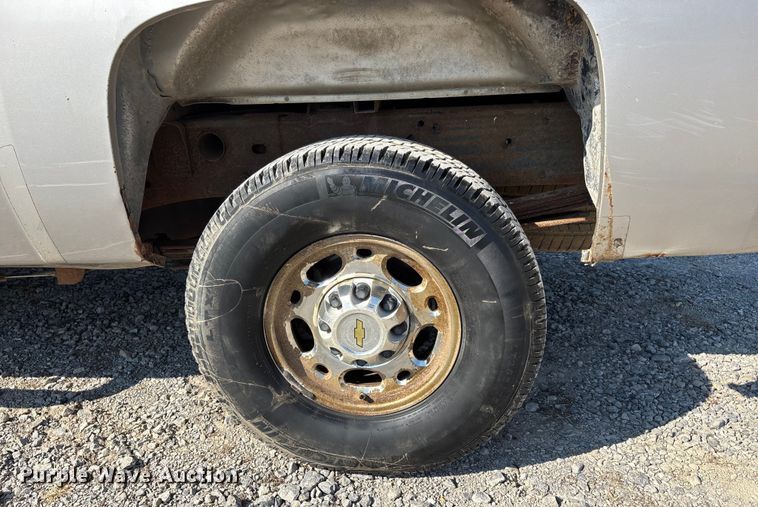 image for item DU1424 2007 Chevrolet Silverado 2500HD Crew Cab pickup truck