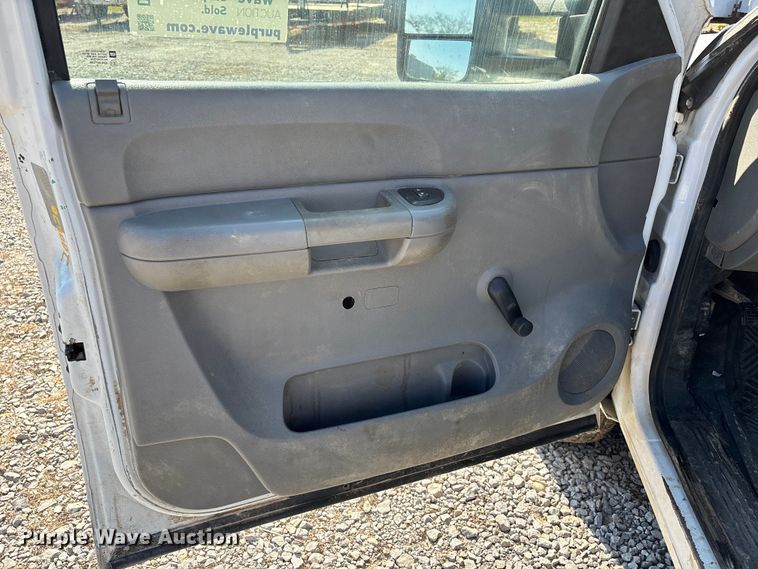 image for item DU1425 2009 GMC Sierra 2500HD Ext. Cab pickup truck