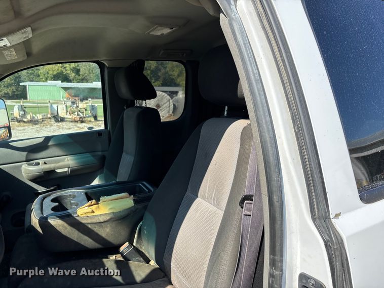 image for item DU1425 2009 GMC Sierra 2500HD Ext. Cab pickup truck