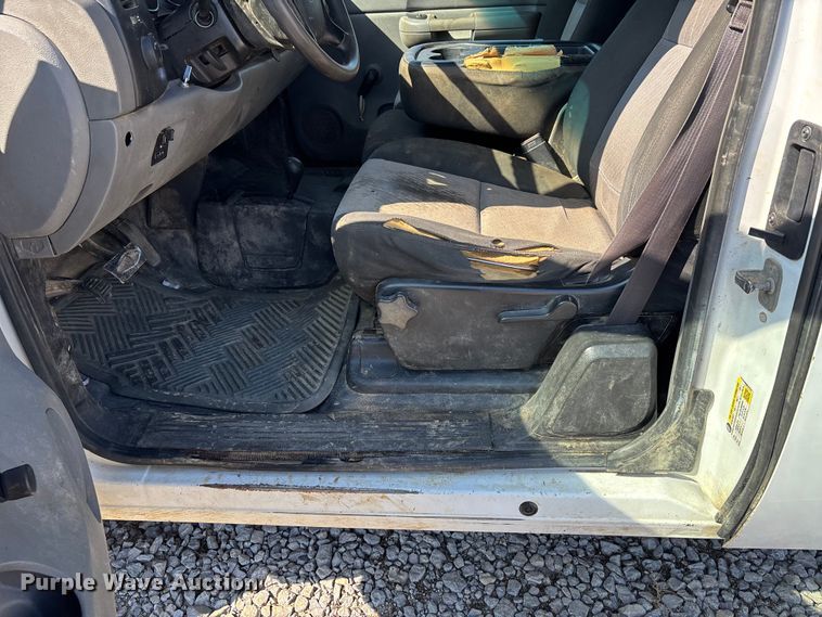 image for item DU1425 2009 GMC Sierra 2500HD Ext. Cab pickup truck