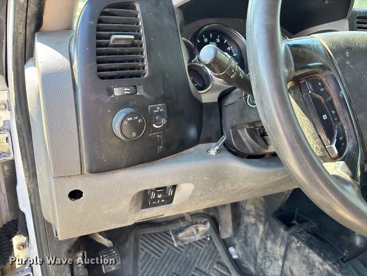 image for item DU1425 2009 GMC Sierra 2500HD Ext. Cab pickup truck