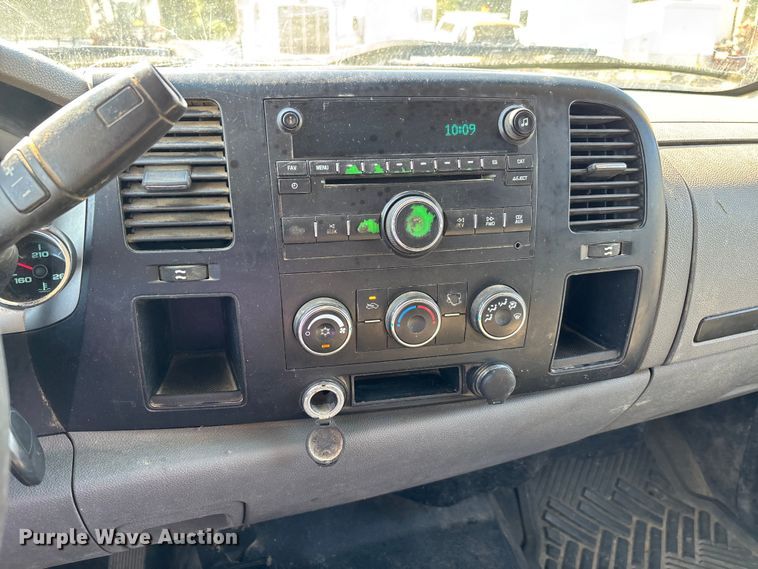 image for item DU1425 2009 GMC Sierra 2500HD Ext. Cab pickup truck