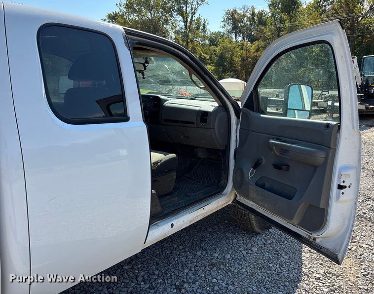 image for item DU1425 2009 GMC Sierra 2500HD Ext. Cab pickup truck