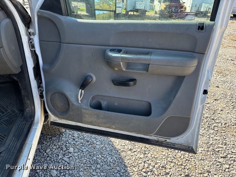 image for item DU1425 2009 GMC Sierra 2500HD Ext. Cab pickup truck