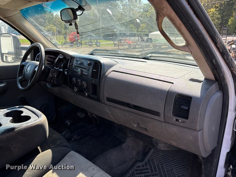 image for item DU1425 2009 GMC Sierra 2500HD Ext. Cab pickup truck