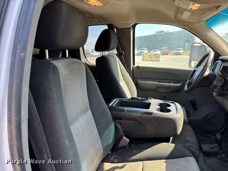 image for item DU1425 2009 GMC Sierra 2500HD Ext. Cab pickup truck