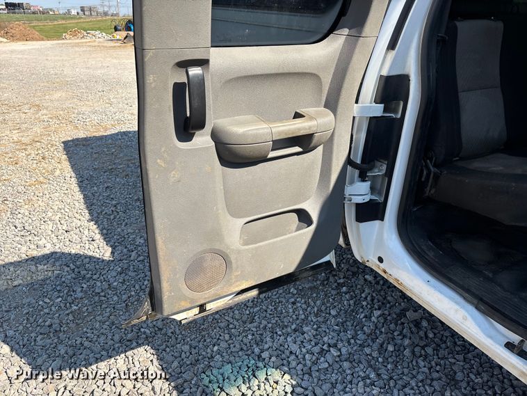 image for item DU1425 2009 GMC Sierra 2500HD Ext. Cab pickup truck