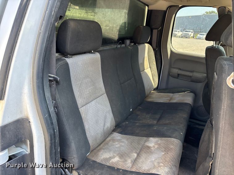 image for item DU1425 2009 GMC Sierra 2500HD Ext. Cab pickup truck