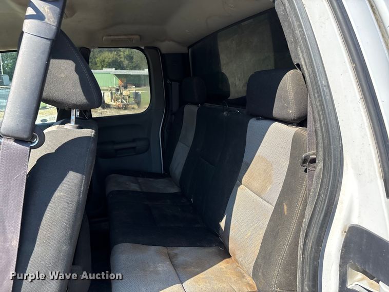 image for item DU1425 2009 GMC Sierra 2500HD Ext. Cab pickup truck