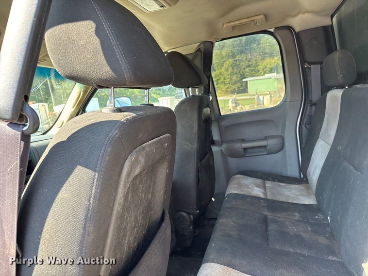 image for item DU1425 2009 GMC Sierra 2500HD Ext. Cab pickup truck