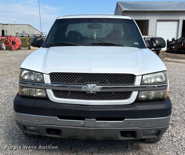 image for item DU1426 2004 Chevrolet Silverado 2500HD Ext. Cab pickup truck