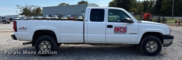 image for item DU1426 2004 Chevrolet Silverado 2500HD Ext. Cab pickup truck