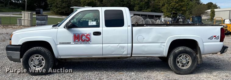 image for item DU1426 2004 Chevrolet Silverado 2500HD Ext. Cab pickup truck