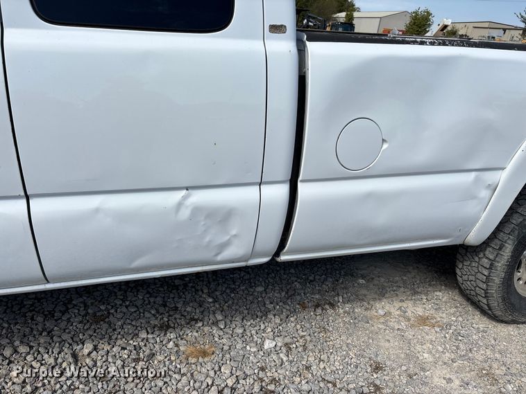 image for item DU1426 2004 Chevrolet Silverado 2500HD Ext. Cab pickup truck