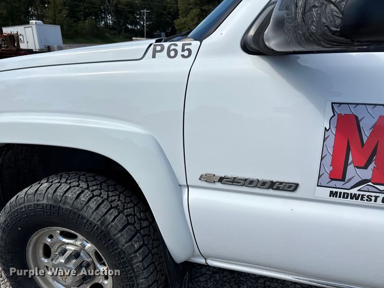 image for item DU1426 2004 Chevrolet Silverado 2500HD Ext. Cab pickup truck