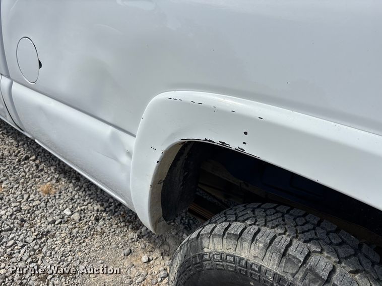 image for item DU1426 2004 Chevrolet Silverado 2500HD Ext. Cab pickup truck