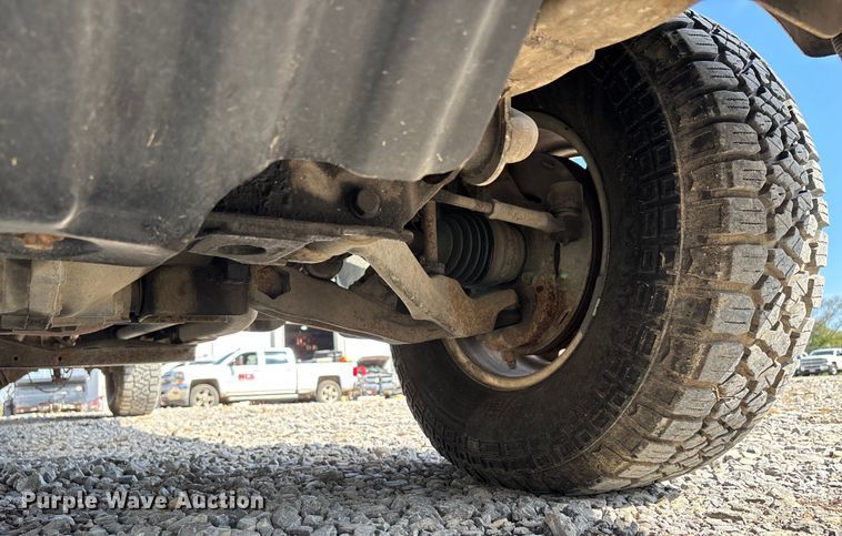 image for item DU1426 2004 Chevrolet Silverado 2500HD Ext. Cab pickup truck