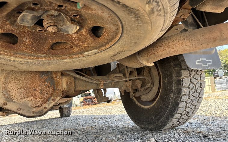 image for item DU1426 2004 Chevrolet Silverado 2500HD Ext. Cab pickup truck