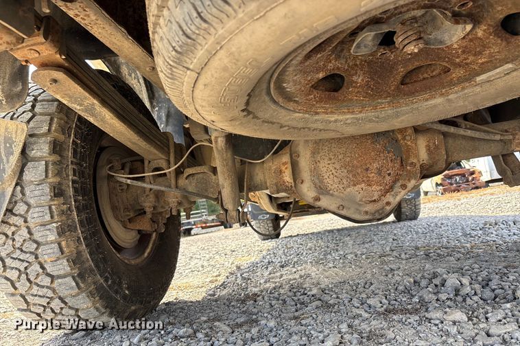 image for item DU1426 2004 Chevrolet Silverado 2500HD Ext. Cab pickup truck