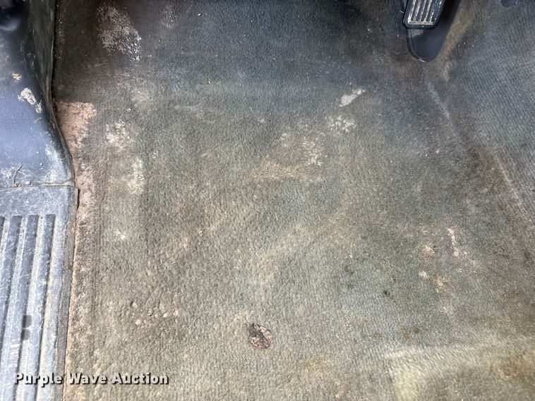 image for item DU1426 2004 Chevrolet Silverado 2500HD Ext. Cab pickup truck