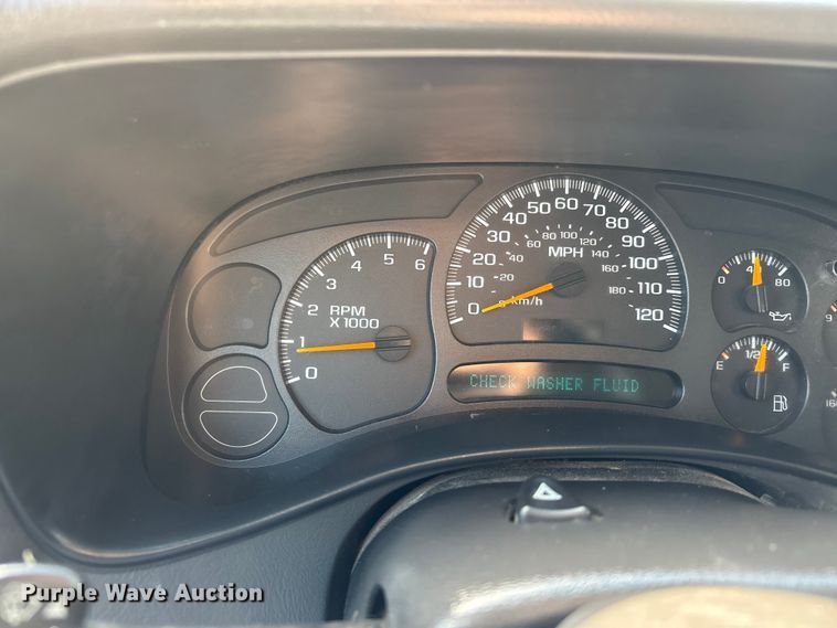 image for item DU1426 2004 Chevrolet Silverado 2500HD Ext. Cab pickup truck