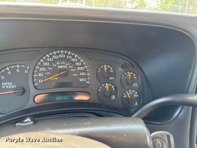 image for item DU1426 2004 Chevrolet Silverado 2500HD Ext. Cab pickup truck