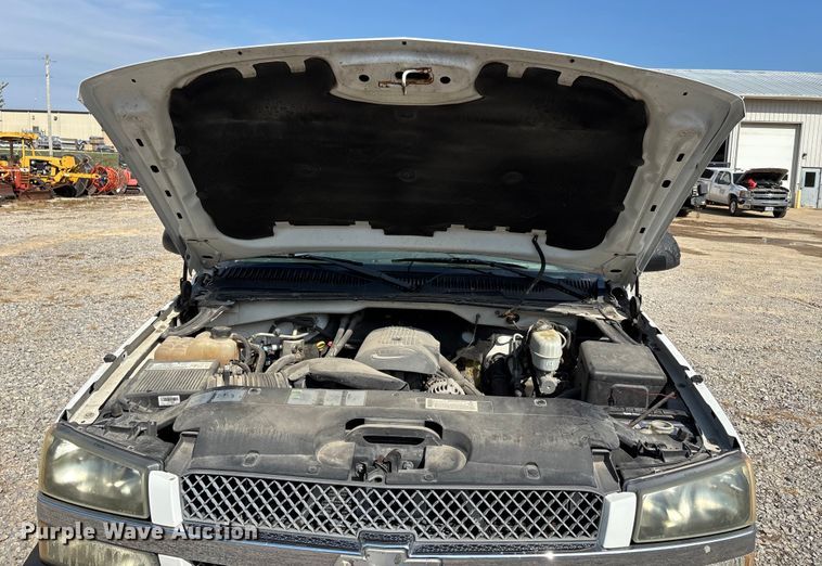 image for item DU1426 2004 Chevrolet Silverado 2500HD Ext. Cab pickup truck