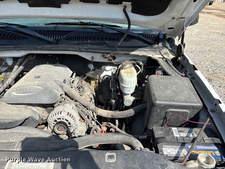 image for item DU1426 2004 Chevrolet Silverado 2500HD Ext. Cab pickup truck