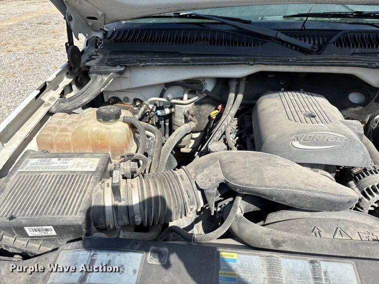 image for item DU1426 2004 Chevrolet Silverado 2500HD Ext. Cab pickup truck