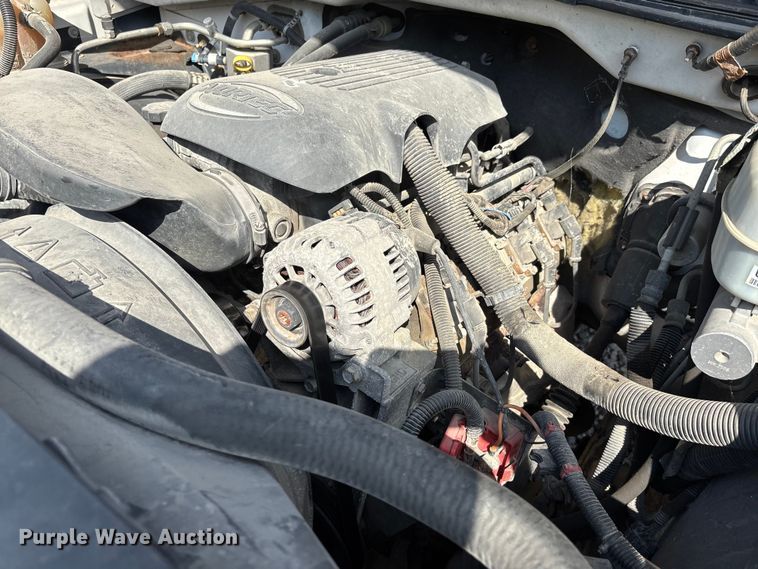 image for item DU1426 2004 Chevrolet Silverado 2500HD Ext. Cab pickup truck