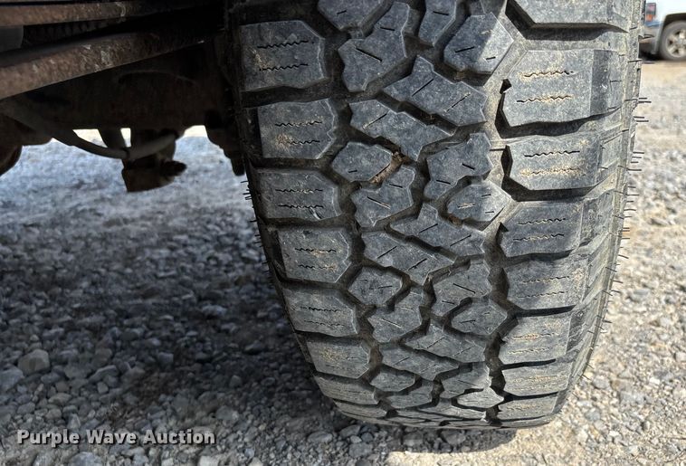 image for item DU1426 2004 Chevrolet Silverado 2500HD Ext. Cab pickup truck