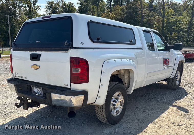 image for item DU1428 2007 Chevrolet Silverado 2500HD Ext. Cab pickup truck