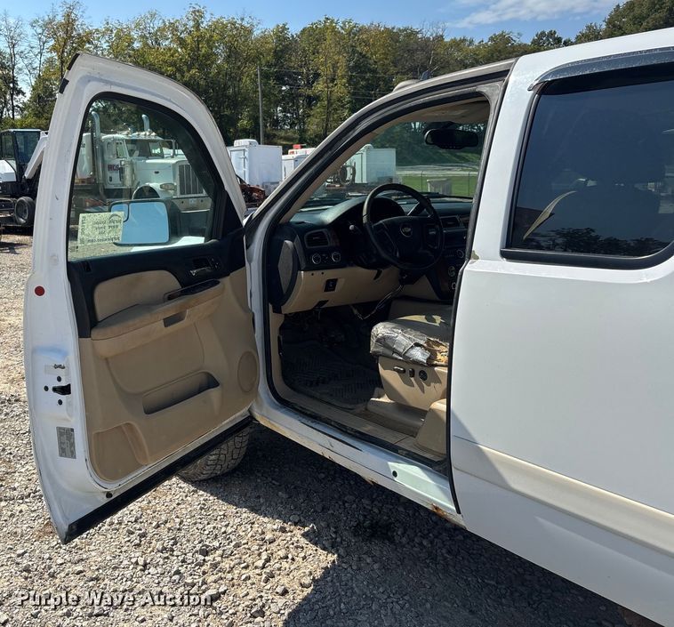 image for item DU1428 2007 Chevrolet Silverado 2500HD Ext. Cab pickup truck