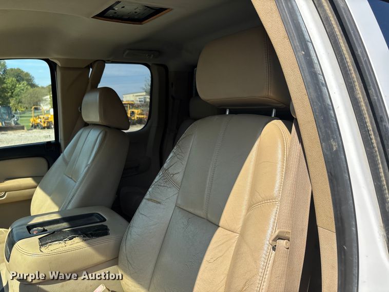 image for item DU1428 2007 Chevrolet Silverado 2500HD Ext. Cab pickup truck