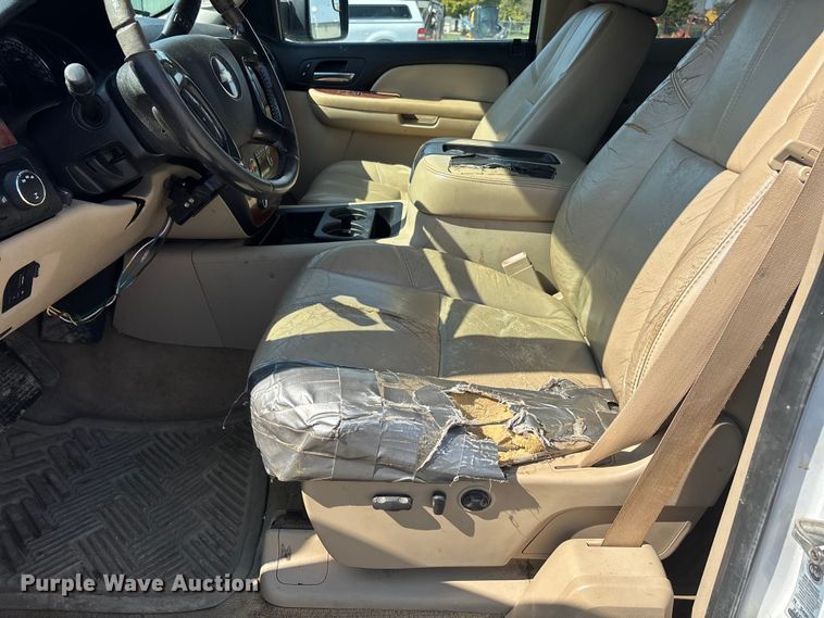 image for item DU1428 2007 Chevrolet Silverado 2500HD Ext. Cab pickup truck