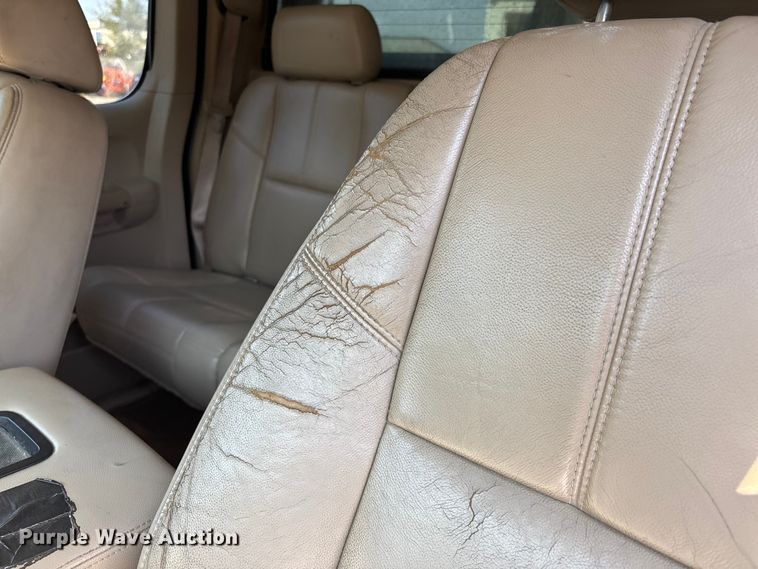 image for item DU1428 2007 Chevrolet Silverado 2500HD Ext. Cab pickup truck