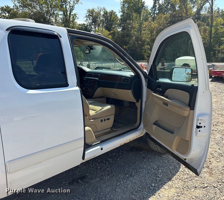 image for item DU1428 2007 Chevrolet Silverado 2500HD Ext. Cab pickup truck