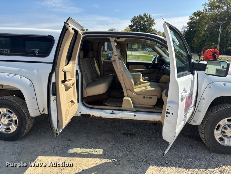 image for item DU1428 2007 Chevrolet Silverado 2500HD Ext. Cab pickup truck