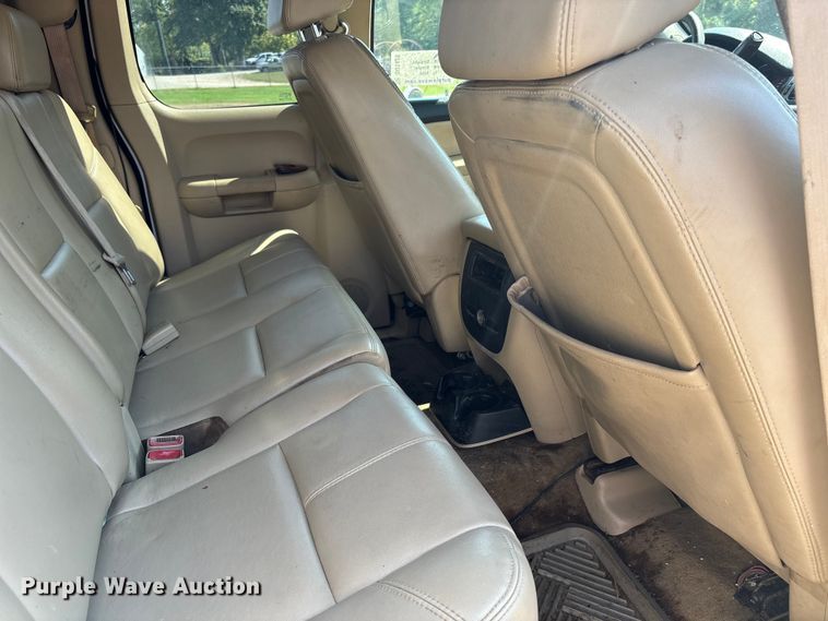 image for item DU1428 2007 Chevrolet Silverado 2500HD Ext. Cab pickup truck