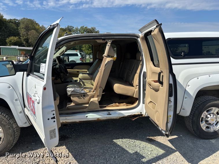 image for item DU1428 2007 Chevrolet Silverado 2500HD Ext. Cab pickup truck